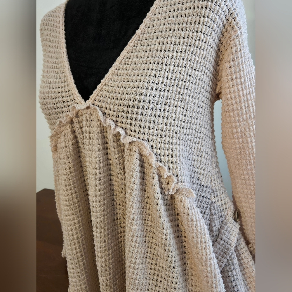 Altar'd State Cream V Neck Waffle Print Top with Buttons on Back Size Small - Picture 6 of 8